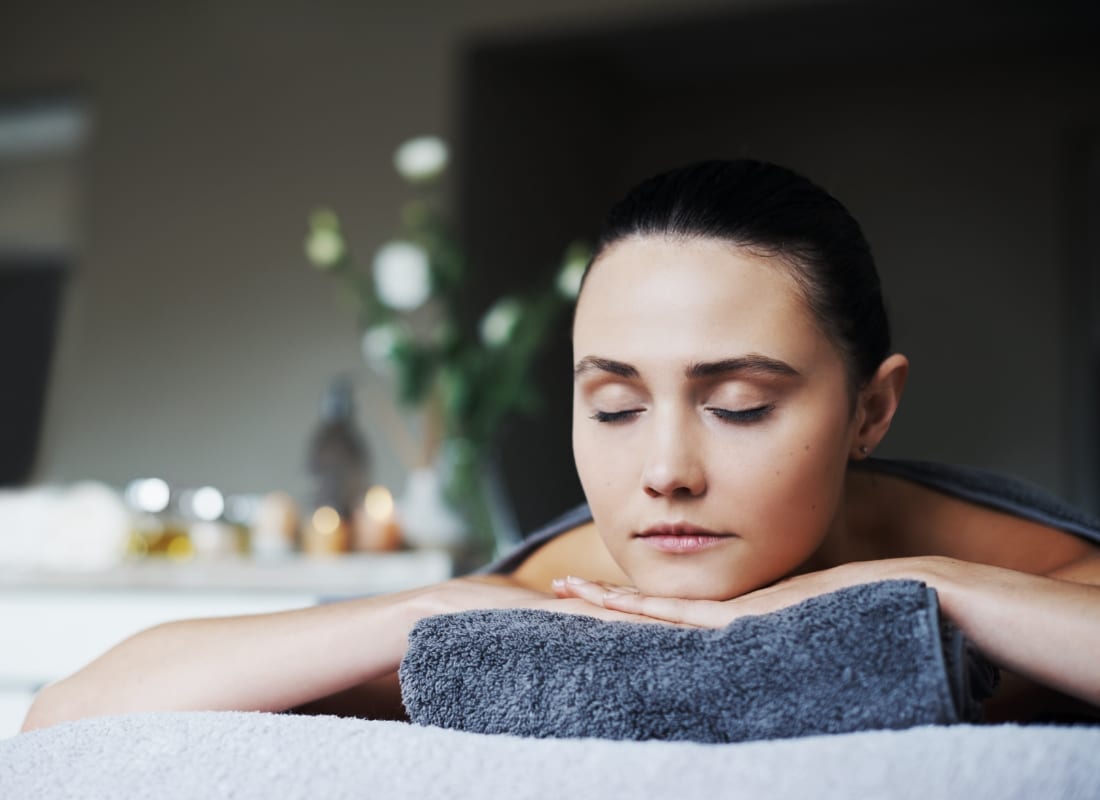 Relaxing massage after a day of skiing