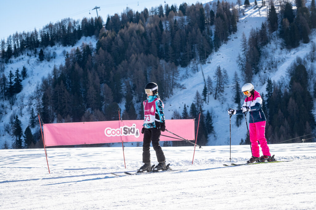 Beginner skiers learning on a gentle piste in La Plagne – © JNJ Photo / La Plagne