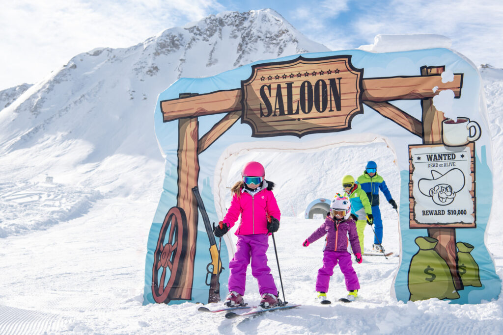 Young skiers at the Buffalo Park fun area in La Plagne – © JNJ Photo / La Plagne