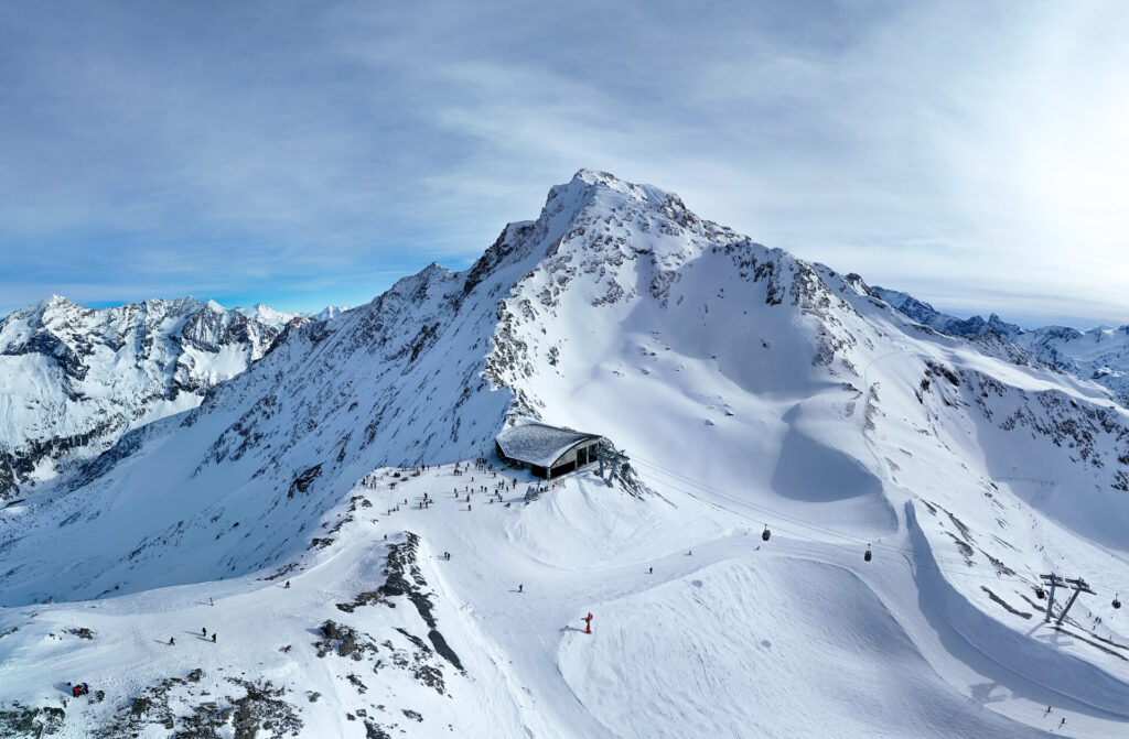 High-altitude mountain scenery at Live 3000 in La Plagne – © Brendan Le Peru / La Plagne