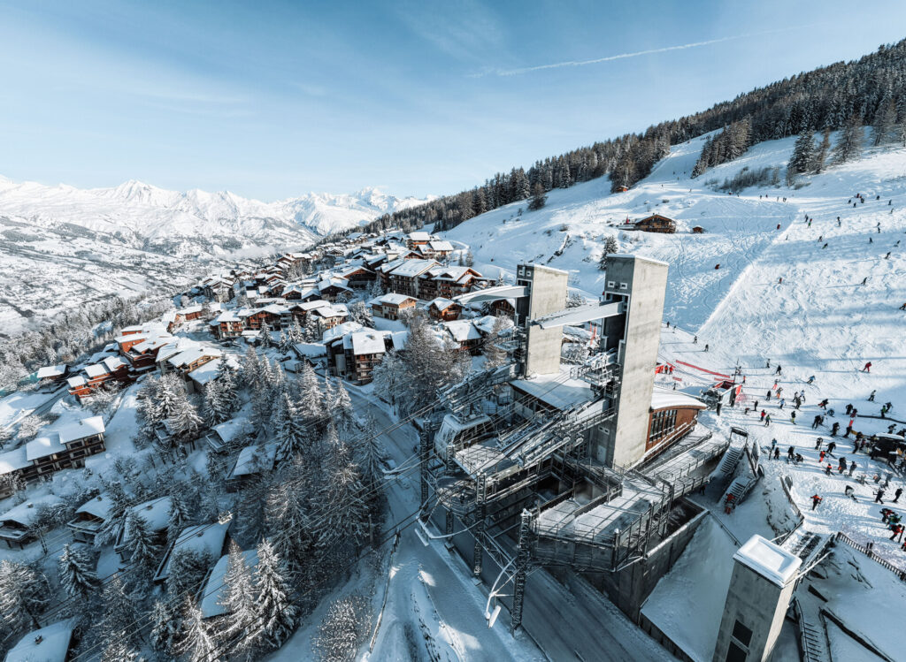 Vanoise Express cable car crossing the valley between La Plagne and Les Arcs – © Yann Allegre / SAP / La Plagne