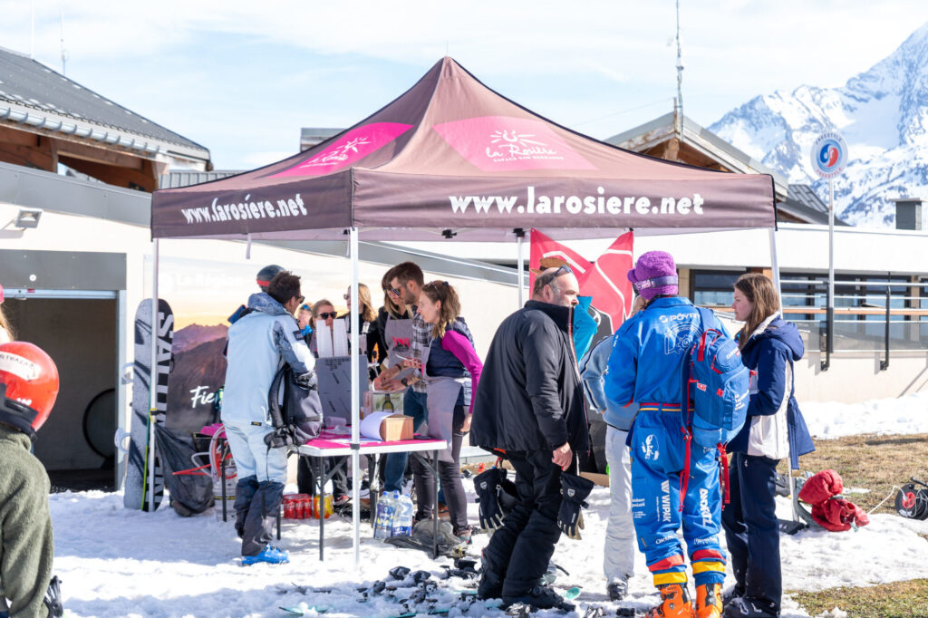 Skiers enjoying the atmosphere at La Dernière Trace in La Rosière