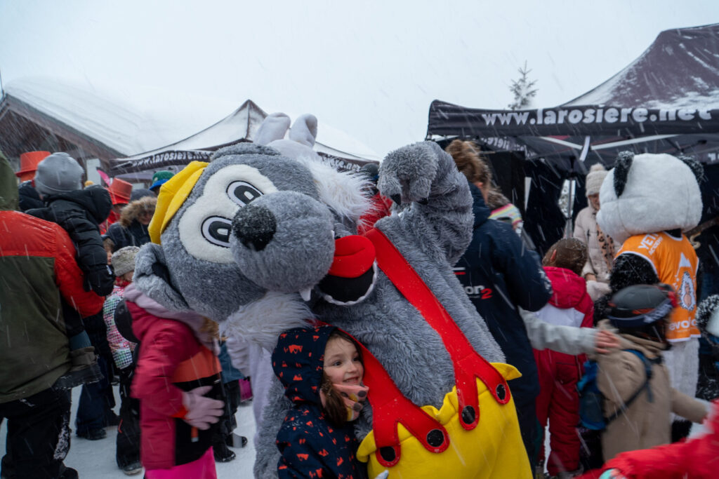 Children and families enjoying winter entertainment in La Rosière