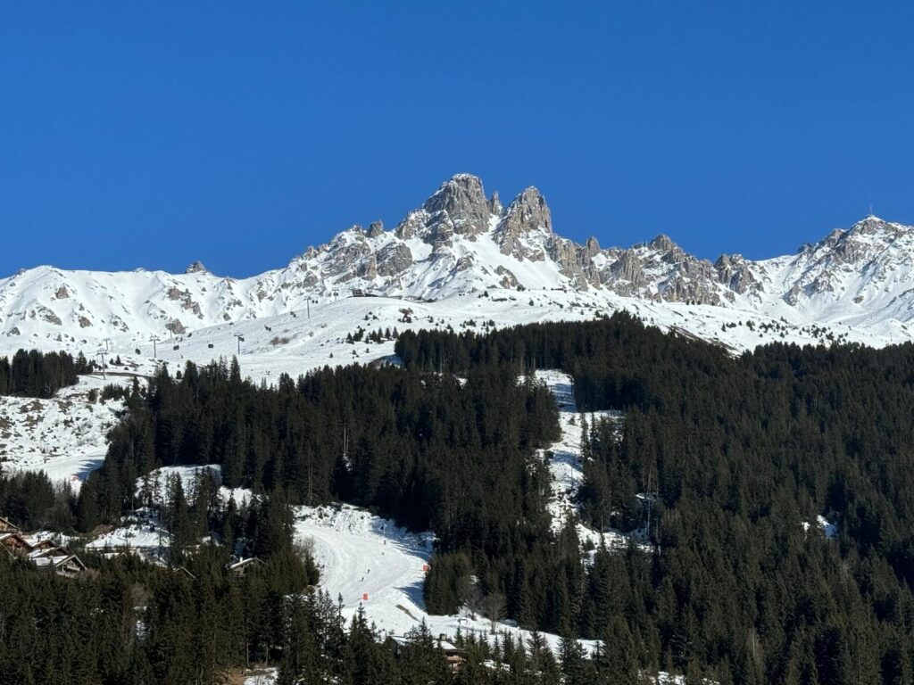 Dramatic snow-covered mountain peaks above the Méribel ski area