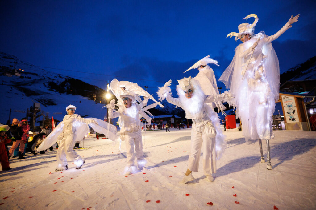 Costumed performers entertaining visitors on the snow in Méribel