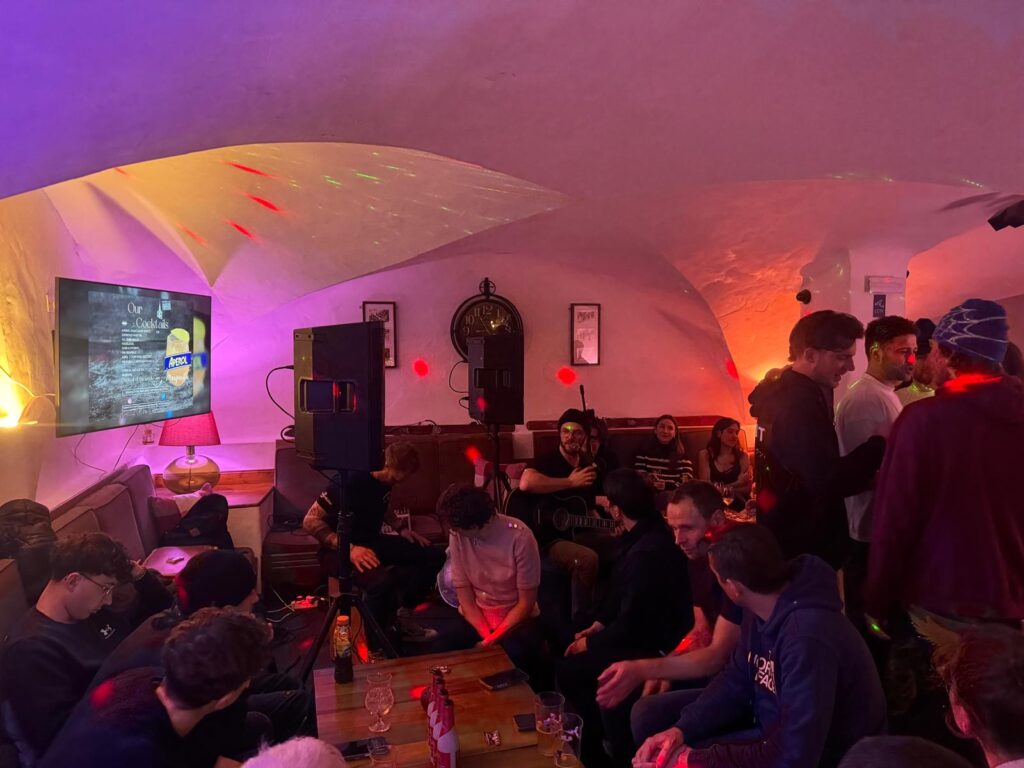 Après-ski atmosphere inside Pourquoi Pas bar in St Martin de Belleville