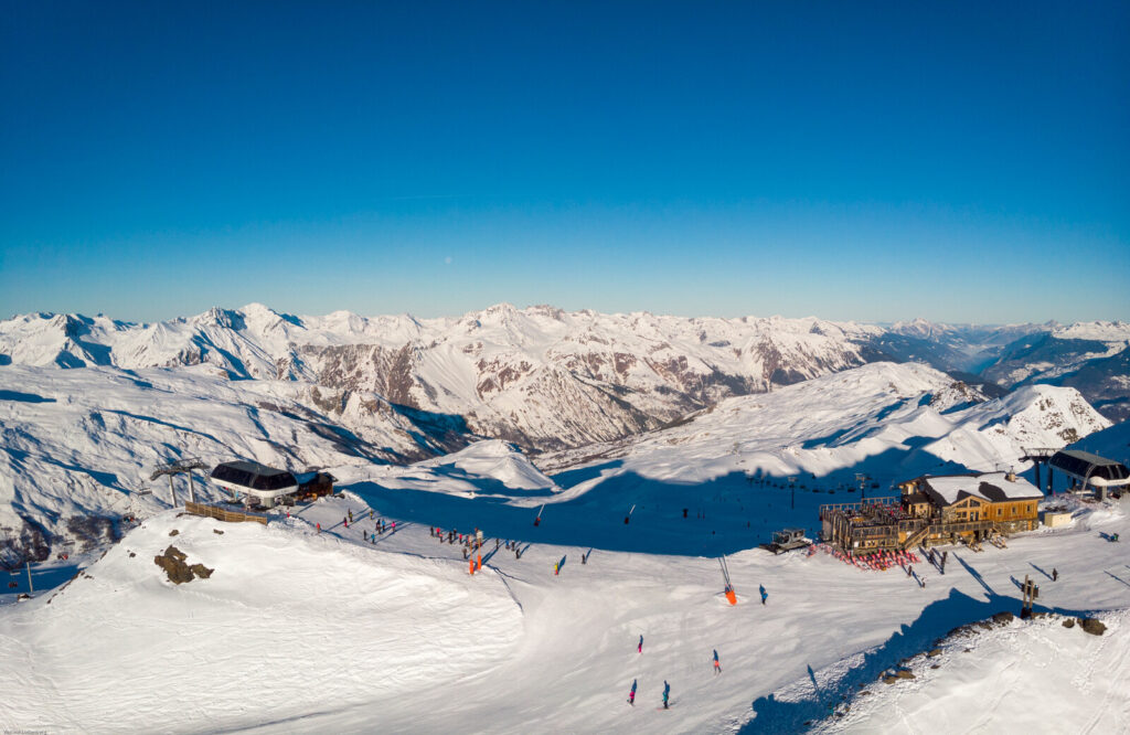 Panoramic ski slopes and mountain views in the Three Valleys above St Martin de Belleville