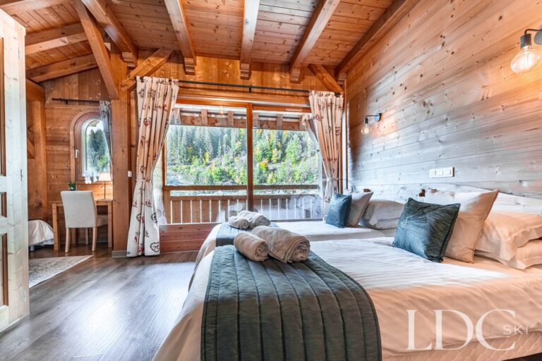 Double bedroom with large window overlooking the mountains at Cairn Lodge