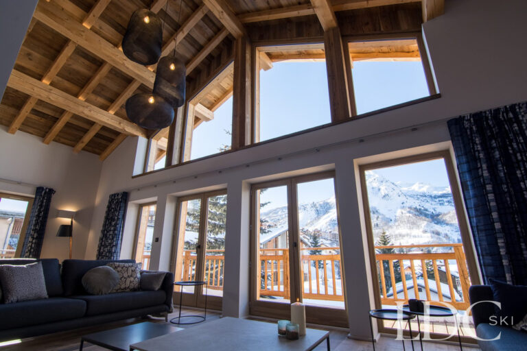 Floor to ceiling windows at Chalet Astilla in St Martin de Belleville
