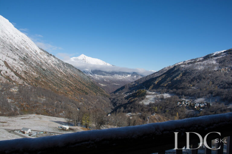 Panoramic view from Chalet Ann across the Belleville Valley and surrounding mountains