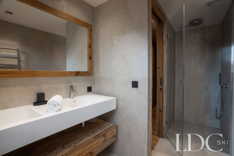 chalet-aurea-bathroom-2-st-martin-de-belleville