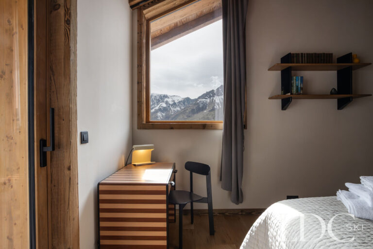 Chalet Aurea double bedroom with mountain view from the window