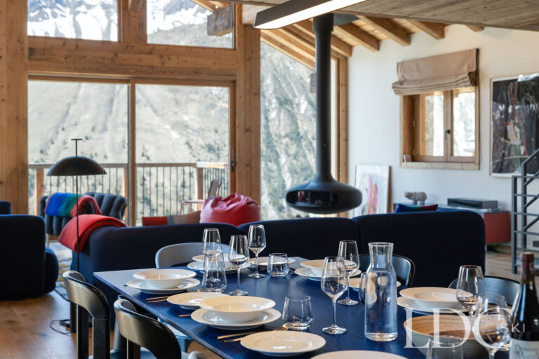 Chalet Aurea dining area with panoramic mountain views