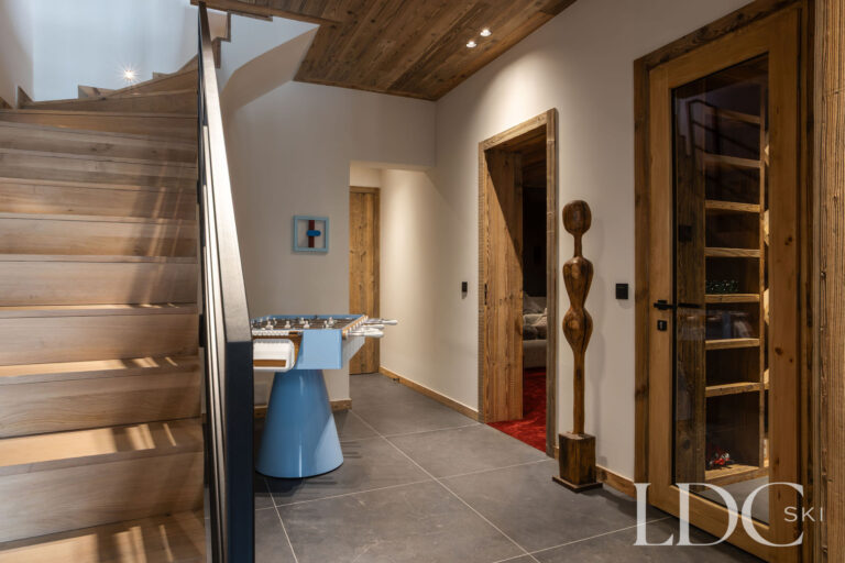 Chalet Aurea entrance hall with timber staircase