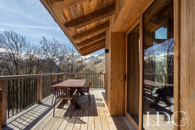 Chalet Aurea balcony with outdoor seating in St Martin de Belleville