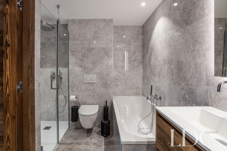 Modern bathroom with bath, shower and wooden vanity at Chalet de Beauvoir