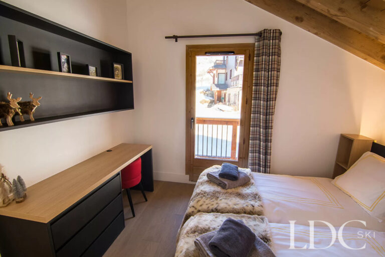 Bernardie double bedroom with access to a balcony