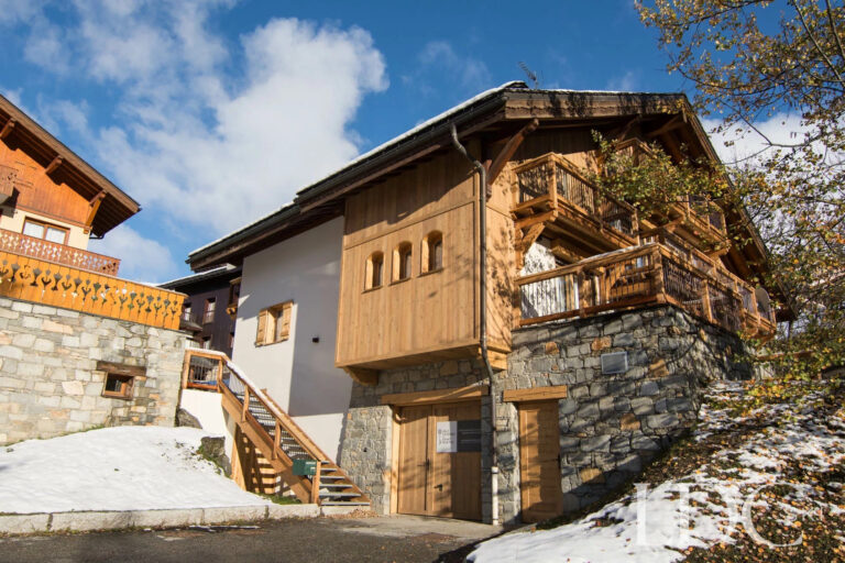 Chalet Fruitière in its mountain setting in St Martin de Belleville