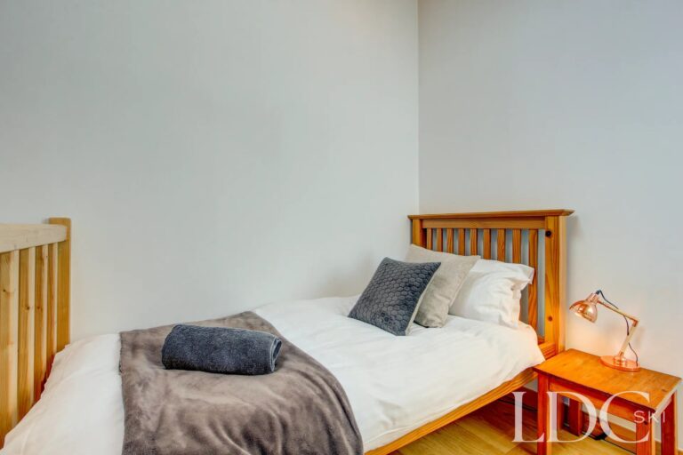 Chalet Jouet cosy single bedroom