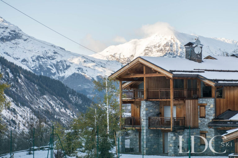 Chalet Le Pic Blanc in its snowy St Martin de Belleville mountain setting