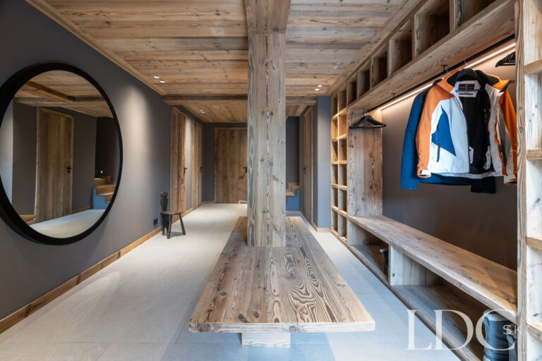 Spacious ski and boot room at Chalet Lenafaju with bench seating, shelving and equipment storage