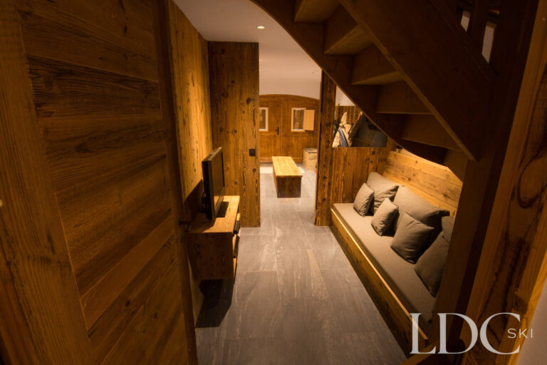 Chalet Riondaz boot room with bench seating and storage