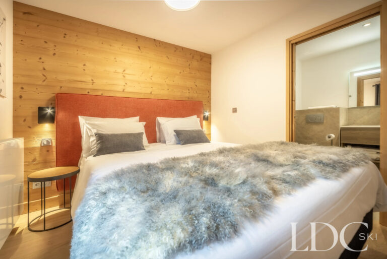 Les Deux Frères double bedroom with timber feature wall and contemporary alpine furnishings