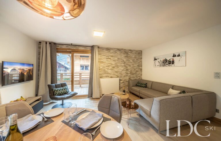 Les Deux Frères open-plan kitchen with dining table and modern appliances