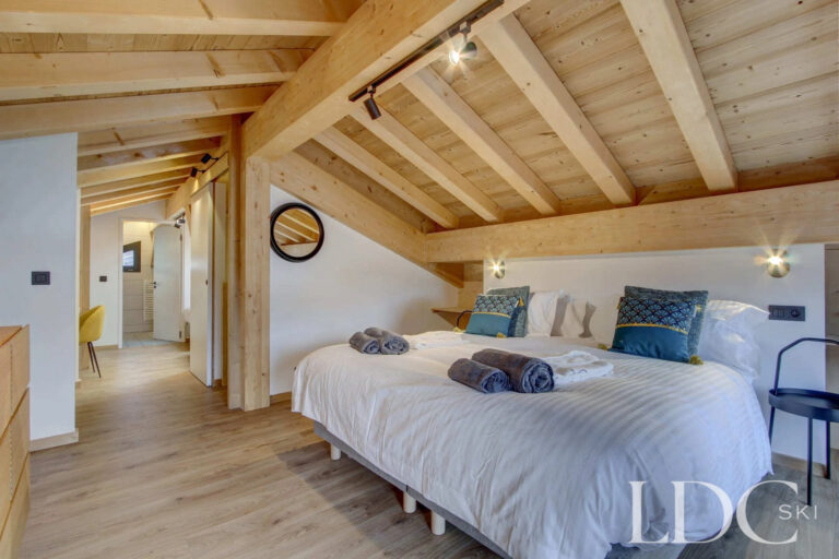 Piste Noire spacious double bedroom with vaulted timber ceiling