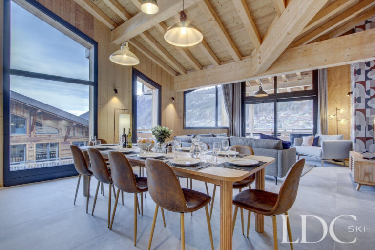 Piste Noire dining area with large windows and mountain views over Morzine