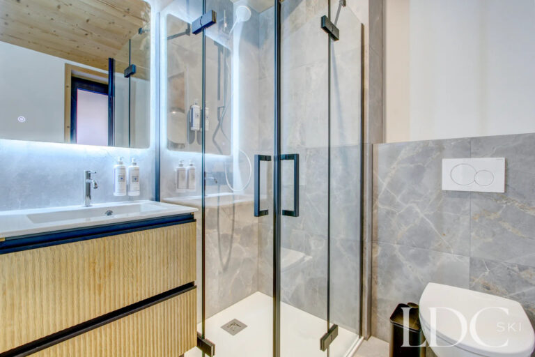 Piste Rouge ensuite shower room with walk-in shower
