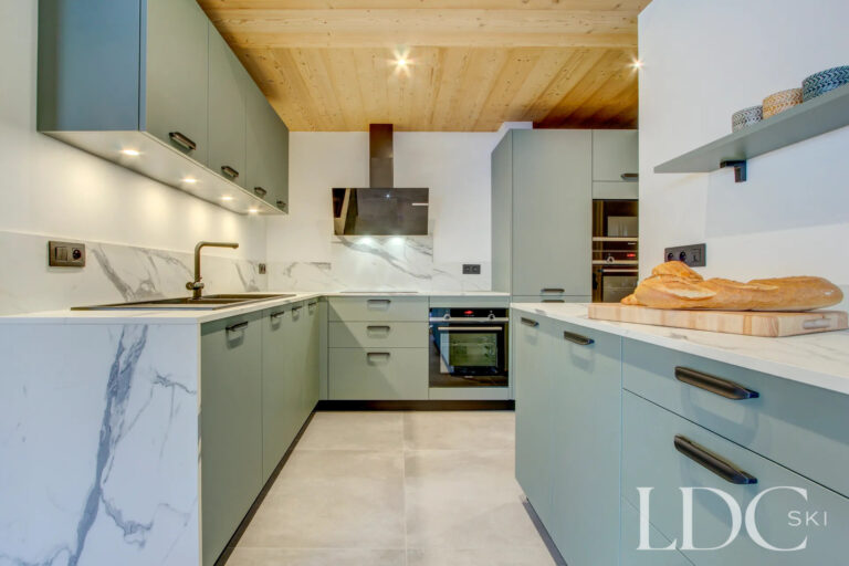 Piste Rouge modern fitted kitchen