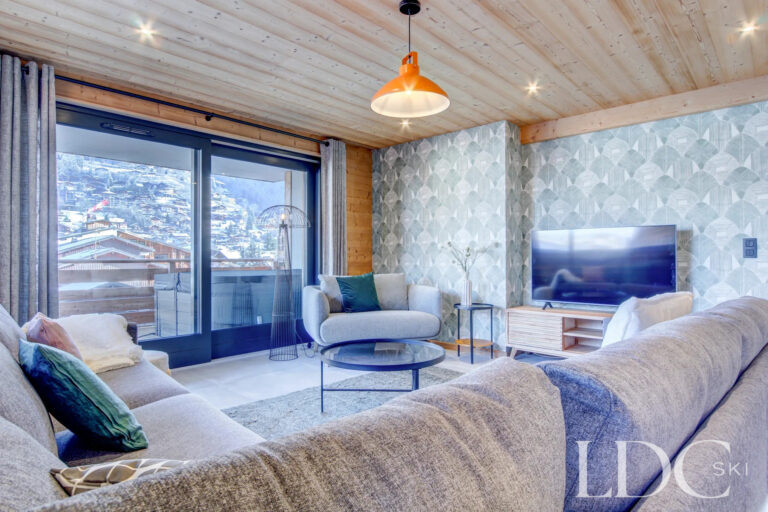 Piste Rouge lounge with large windows and mountain views