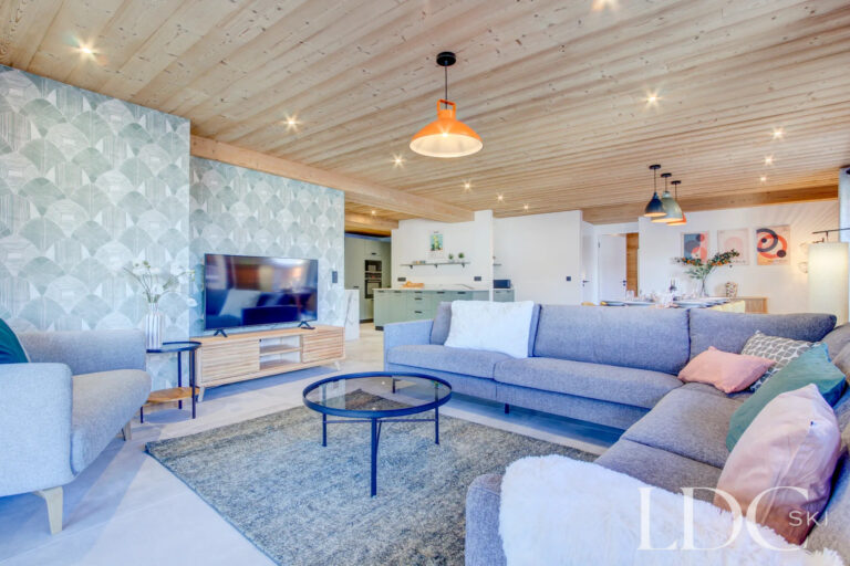 Piste Rouge open-plan lounge, dining area and kitchen