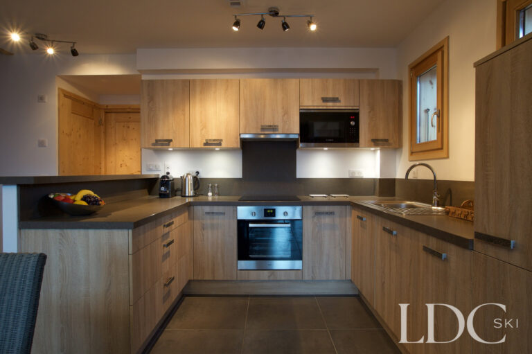Fully equipped open-plan kitchen at Chalet Aralia