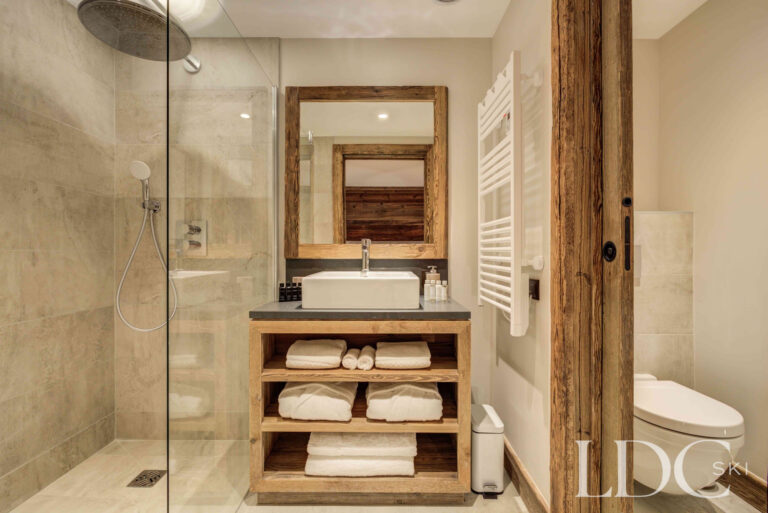 Contemporary ensuite shower room for bedroom 6 at Chalet Chez Bugi