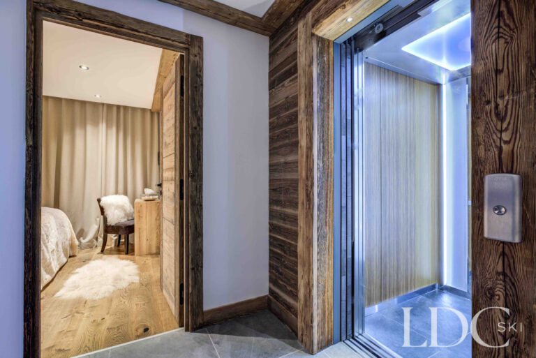 Private internal lift connecting the floors of Chalet Chez Bugi