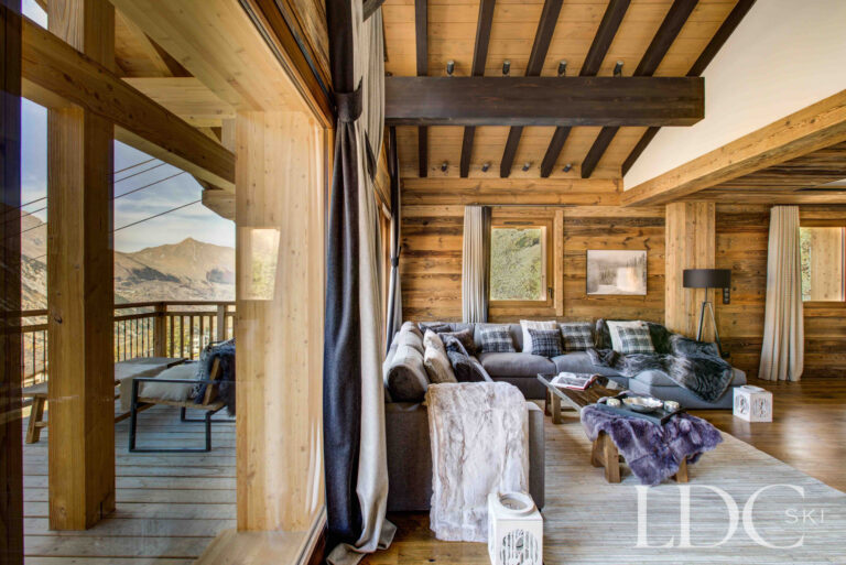 Open-plan living and dining area with mountain views at Chalet Chez Bugi