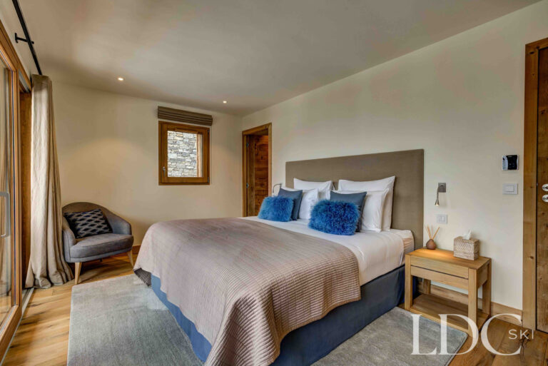 Double bedroom with mountain views at Chalet Constantia