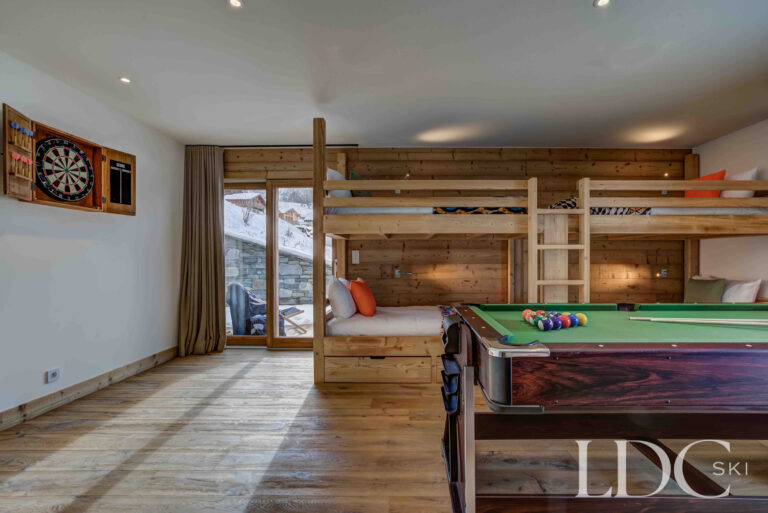 Games room with pool table and built-in bunk beds at Chalet Constantia