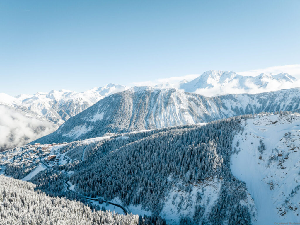 Aerial winter view across Courchevel 1850 and the surrounding snow-covered mountains. © Courchevel Tourisme