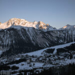 Snow-covered mountains above Courchevel 1850 illuminated by the winter sunset. © Courchevel Tourisme