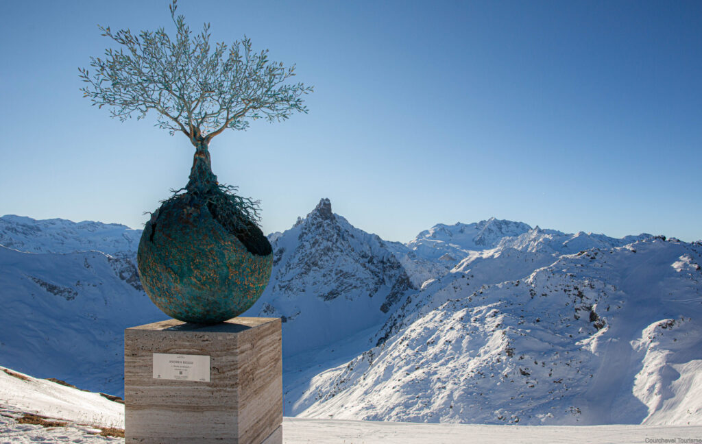 Art au Sommet exhibition in the snowy mountain setting of Courchevel. © Courchevel Tourisme