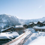 Winter view across Les Brigues and Courchevel Village surrounded by snowy mountains. © Un Duo.