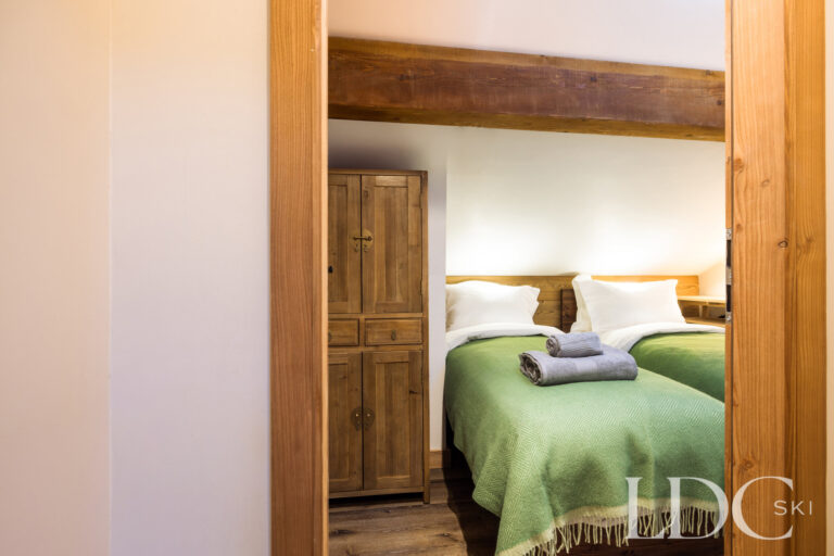 View into the green double bedroom at La Florette