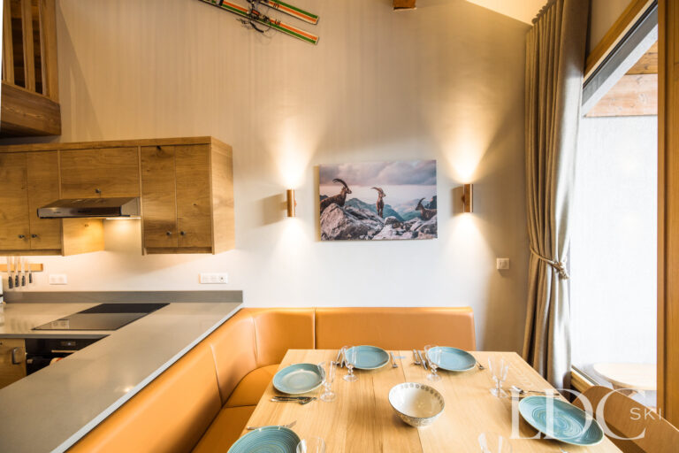 Open-plan kitchen and dining area at La Florette in St Martin de Belleville