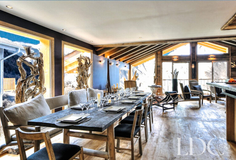 Spacious dining room with mountain views at Le Chalet in St Martin de Belleville