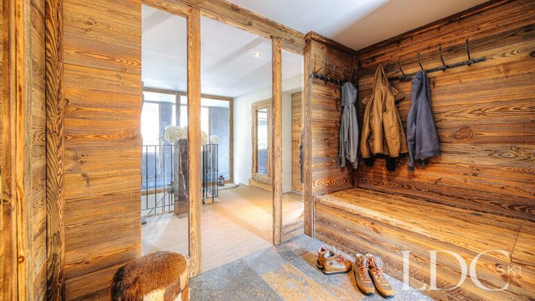 Timber entrance hall with storage at Le Chalet
