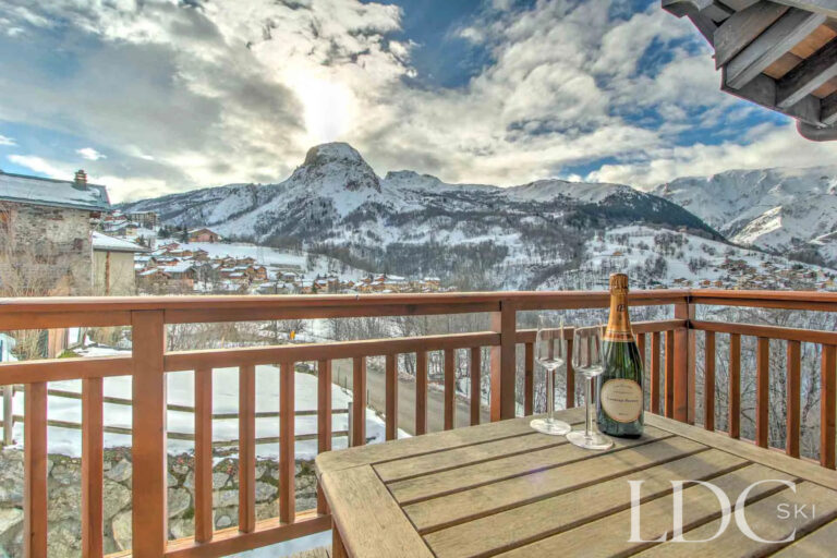 Balcony at Nant Giraud with panoramic snowy mountain views over St Martin de Belleville