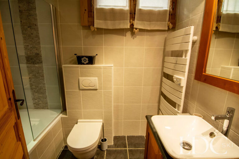 Bathroom with bath and modern fittings at Nant Giraud